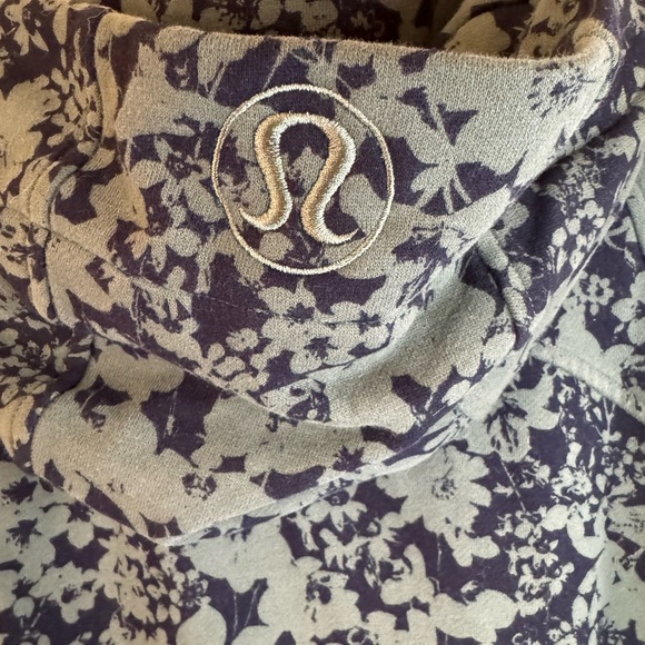 NEW Lululemon Scuba Hoodie IV Size 6 Green/Black Floral - Picture 10 of 15